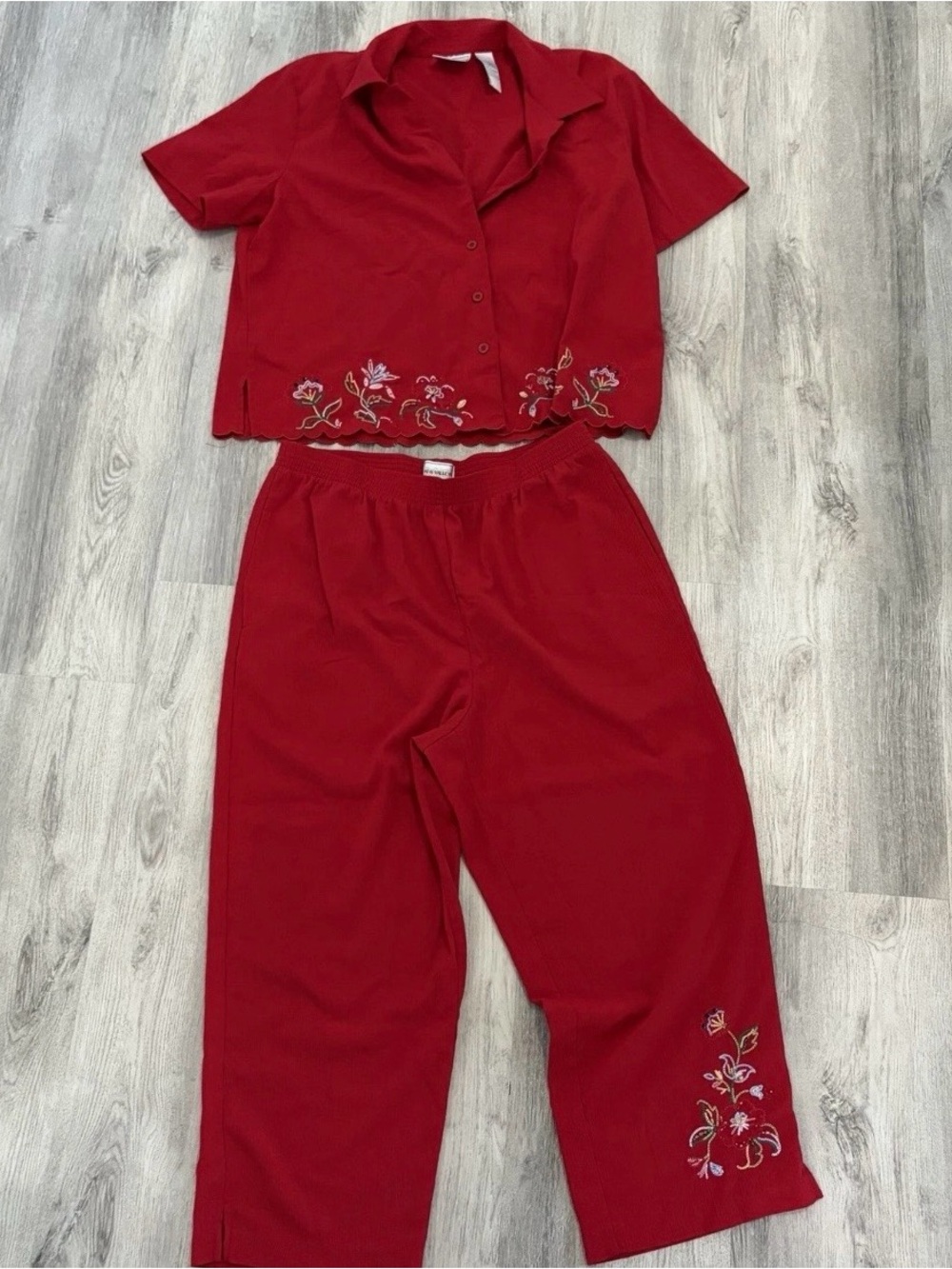VTG 2 piece set wide leg pant embroidered button top Womens L Red Floral Cottage